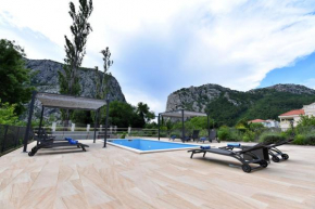 Villa Sophia with private swimming pool near the beach!